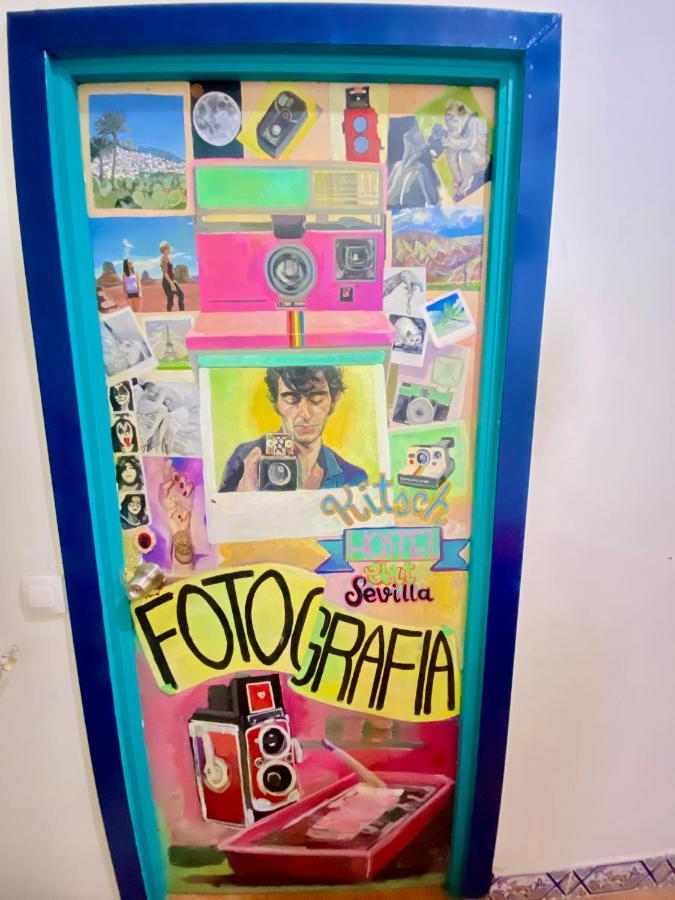 Sevilla Kitsch Hostel Art Εξωτερικό φωτογραφία