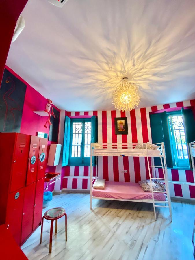 Sevilla Kitsch Hostel Art Εξωτερικό φωτογραφία