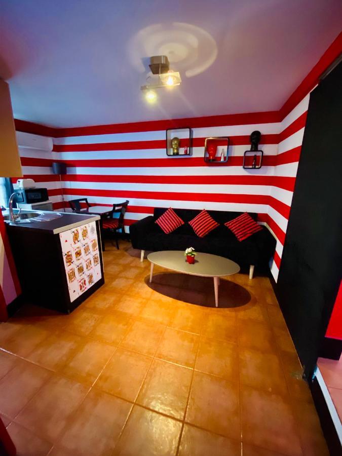 Sevilla Kitsch Hostel Art Εξωτερικό φωτογραφία