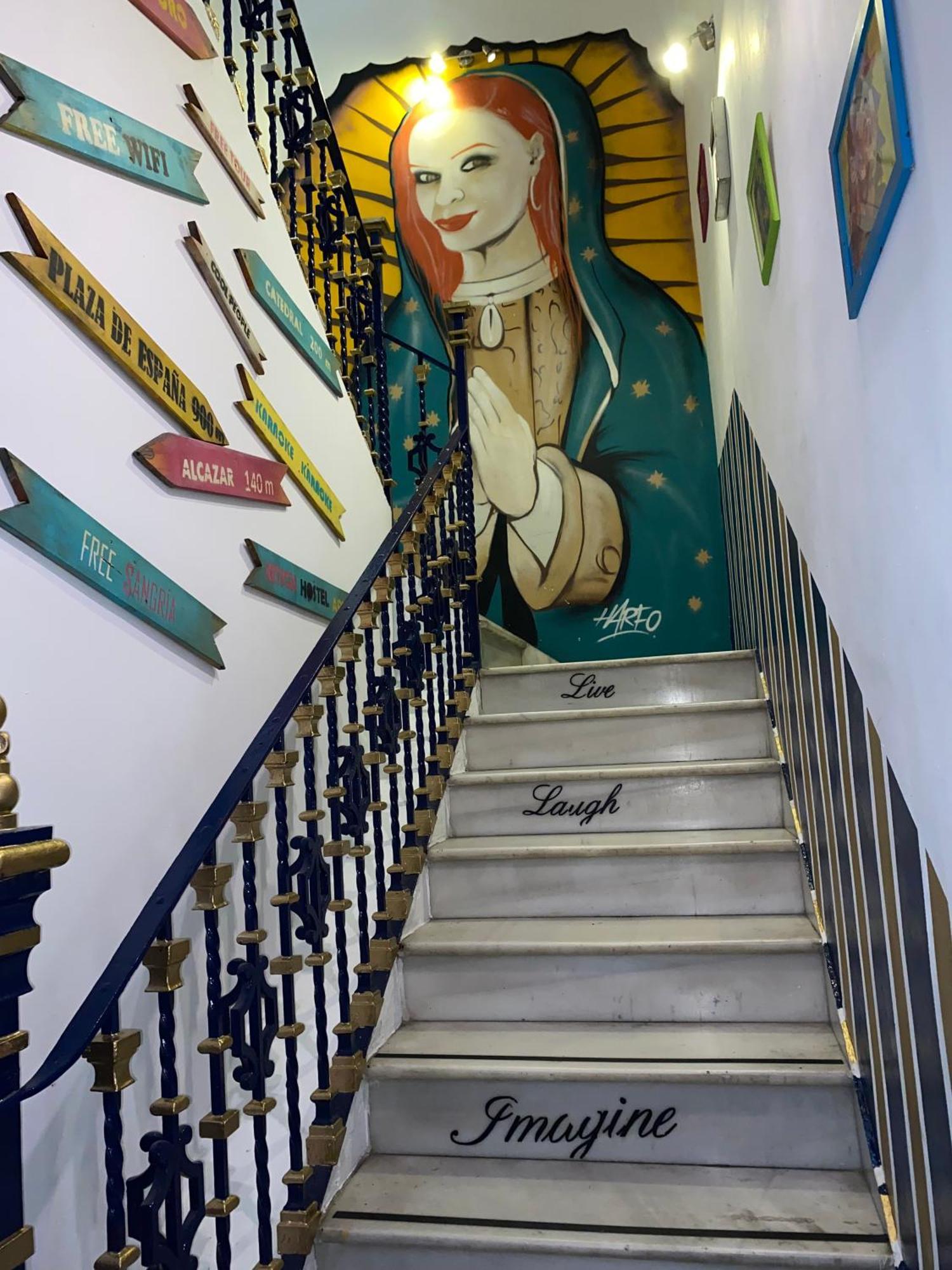 Sevilla Kitsch Hostel Art Εξωτερικό φωτογραφία