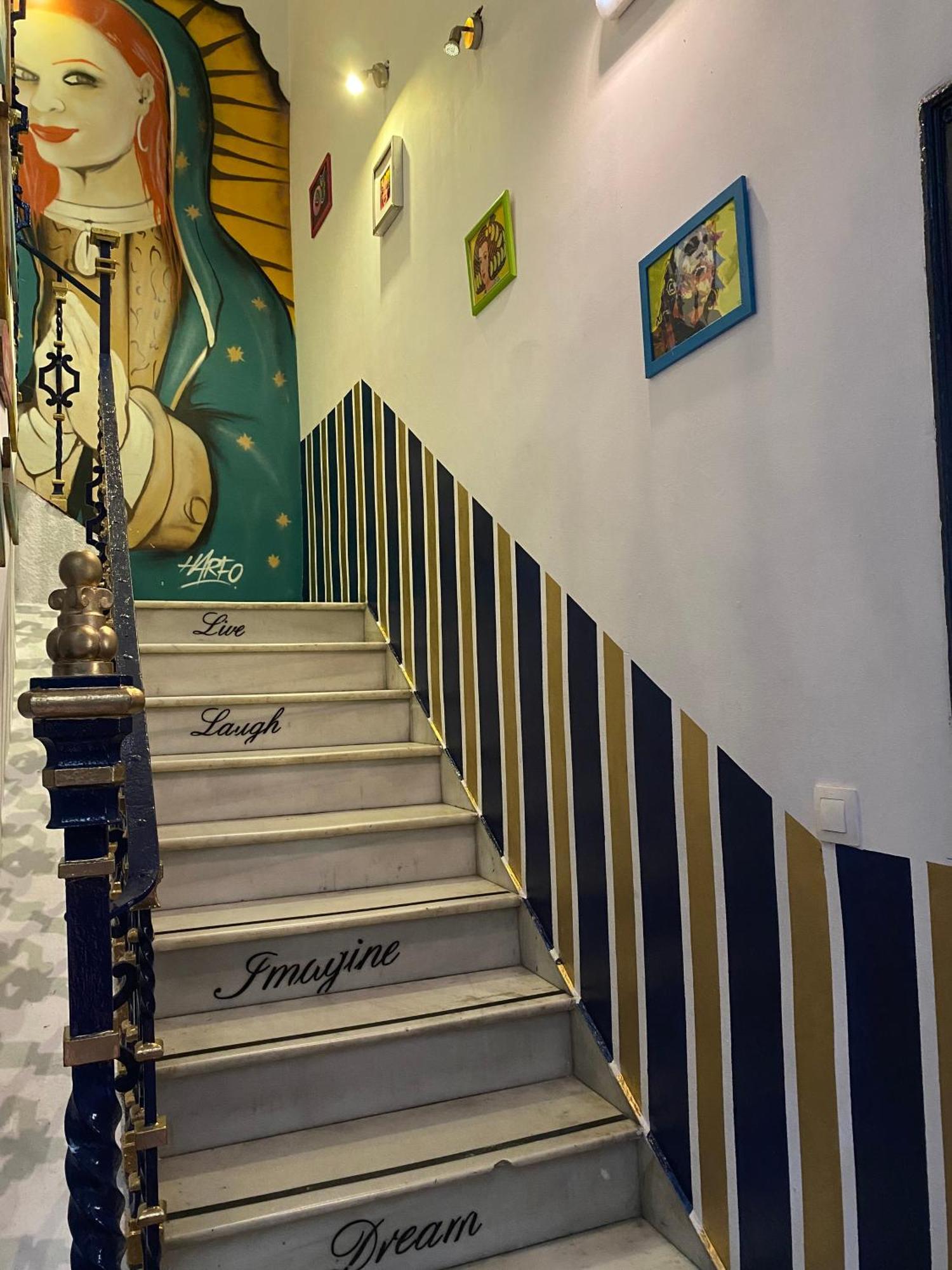 Sevilla Kitsch Hostel Art Εξωτερικό φωτογραφία